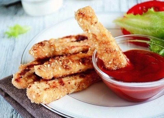 Куриные пальчики в сухарях
