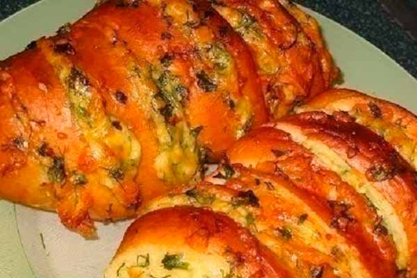 Запеченый батон с чесночком и сыром