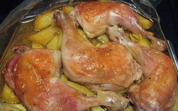  Куриные голени в сметане с картошкой 