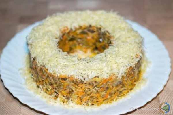 Печеночный салат с грибами и сыром