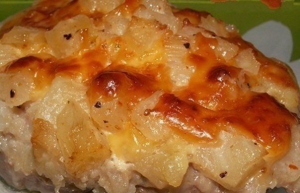 Запеченая свининка с ананасом и сыром