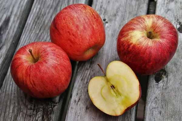 Як яблука впливають на пам'ять