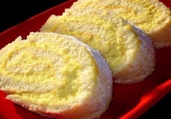 Лимонный бисквитный рулет