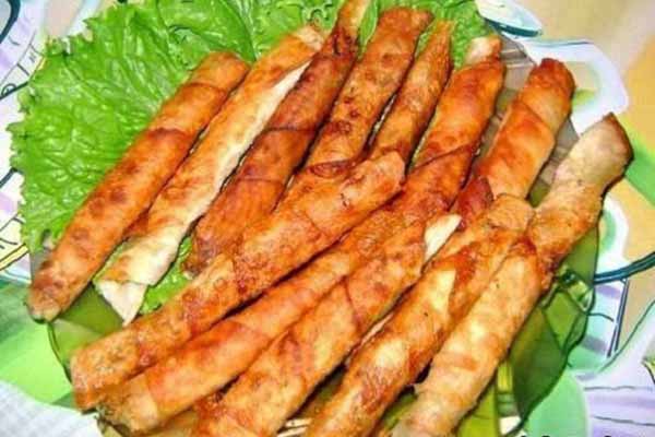 Рулетики из лаваша с сыром и колбасой