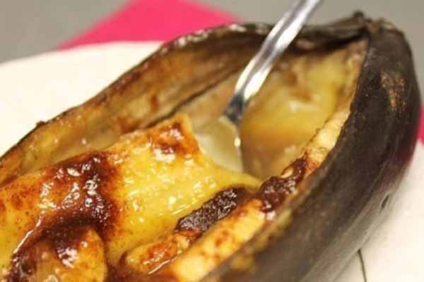 Банан запеченый с орехами