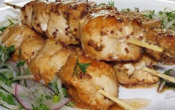 Куриный шашлык на шпажках в духовке