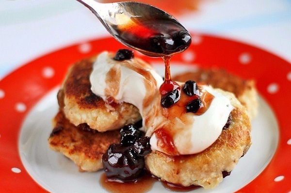 Лимонные сырники с изюмом