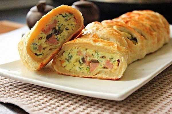 Слойки с яйцом и ветчиной