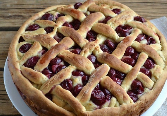 Вишневый пирог - плетенка