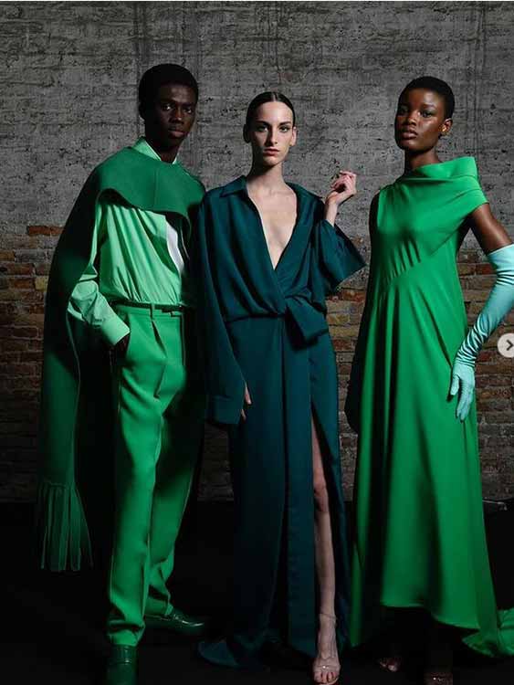 Яскраво зелений