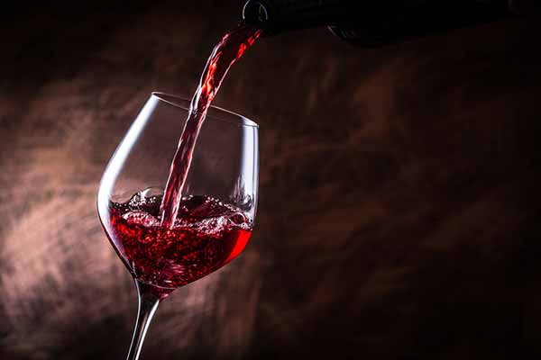 В чому користь червоного сухого вина?