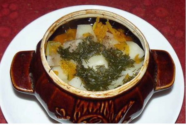 Рыба с овощами запеченая в горшочке