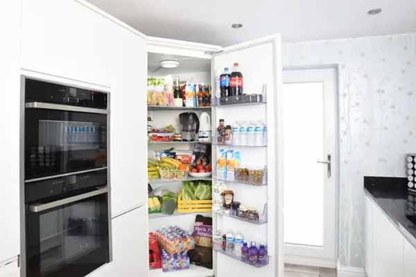 Три предмети, які варто класти в холодильник: не лише продукти