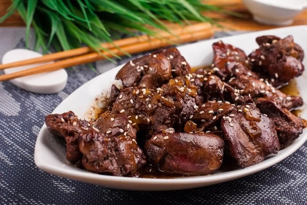 Печень куриная в соусе с луком