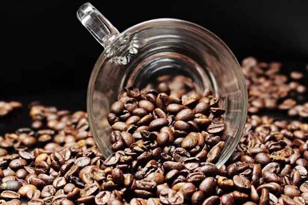 Що додати в каву, щоб зробити її смачнішою та кориснішою – точно не цукор