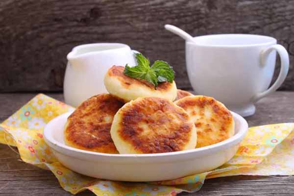  Секретний інгредієнт, який зробить сирники ніжними, апетитними та смачними: простий рецепт страви на сніданок 