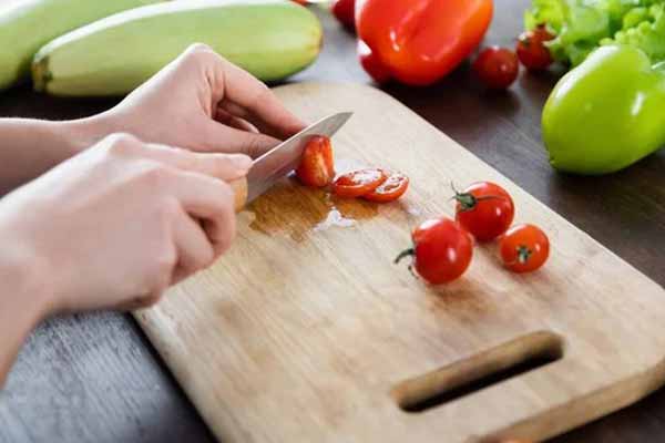 Як приготувати ситну та корисну вечерю: рецепт човників з кабачків