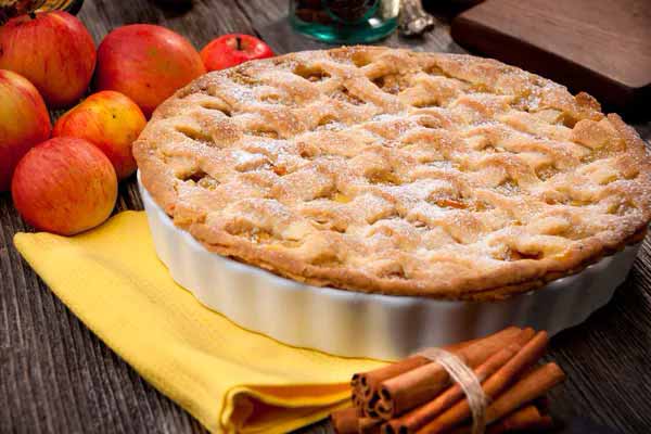 Простий рецепт дуже смачного пирога з яблуками: можна г...