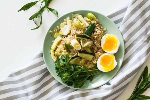 На цій фотографії діагональ створює тканину на фоні На цій фотографії діагональ створює тканину на фоні