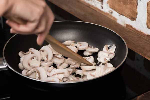 Чому потрібно частіше їсти гриби: медики назвали несподівані причини