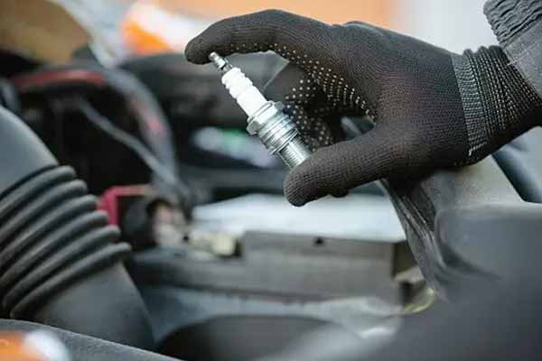 Як працюють свічки запалювання?