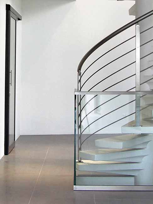 безкаркасні перила з ламінованого скла