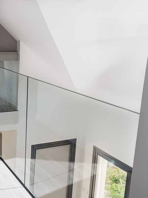 безкаркасні перила з ламінованого скла