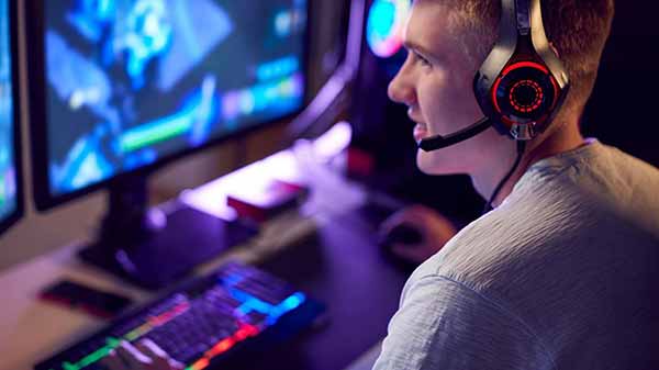 Масово-багатокористувацька онлайн-гра (MMO)