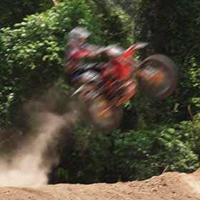 Фотография смазана из-за длинной выдержки 1/30