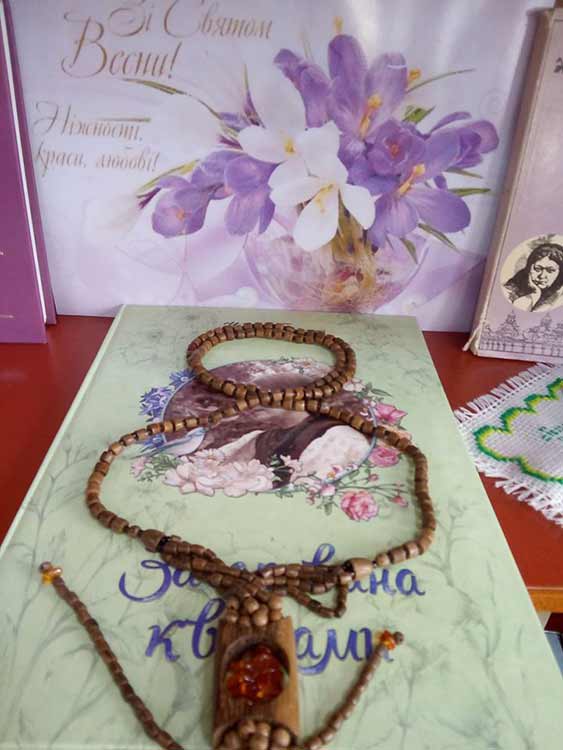 Виставка-огляд «Шукайте жінку в віршах та прозі!» Виставка-огляд «Шукайте жінку в віршах та прозі!»