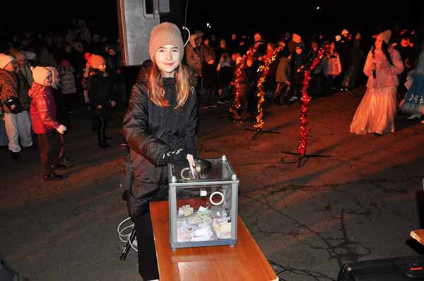 Відкриття головної ялинки громади стало справжнім святом Відкриття головної ялинки громади стало справжнім святом