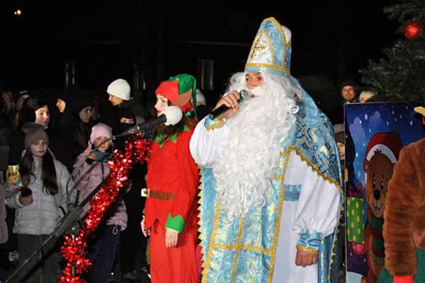 Відкриття головної ялинки громади стало справжнім святом Відкриття головної ялинки громади стало справжнім святом