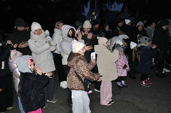 Відкриття головної ялинки громади стало справжнім святом Відкриття головної ялинки громади стало справжнім святом