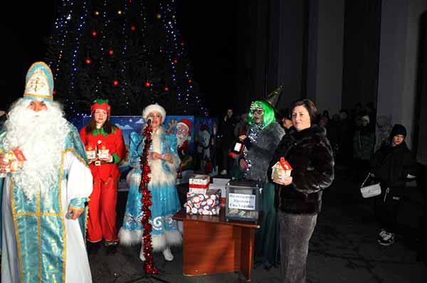 Відкриття головної ялинки громади стало справжнім святом Відкриття головної ялинки громади стало справжнім святом